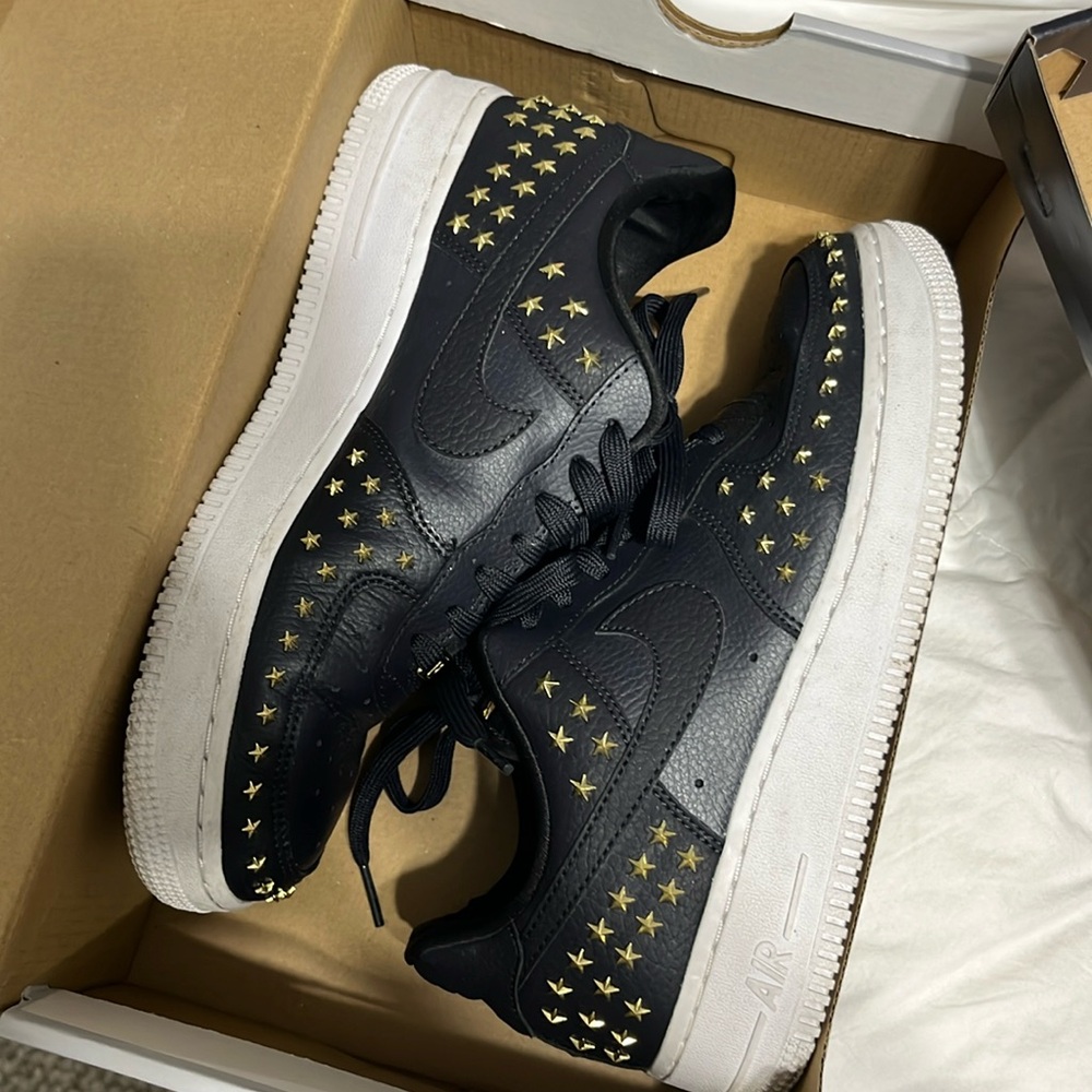 Black womens Air Force 1 ‘07 XX with stars